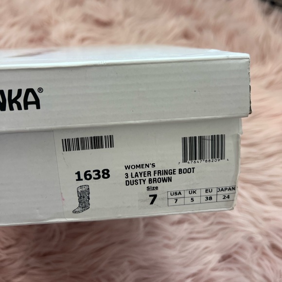 Minnetonka 3 Layer Fringe Boot - Picture 3 of 3